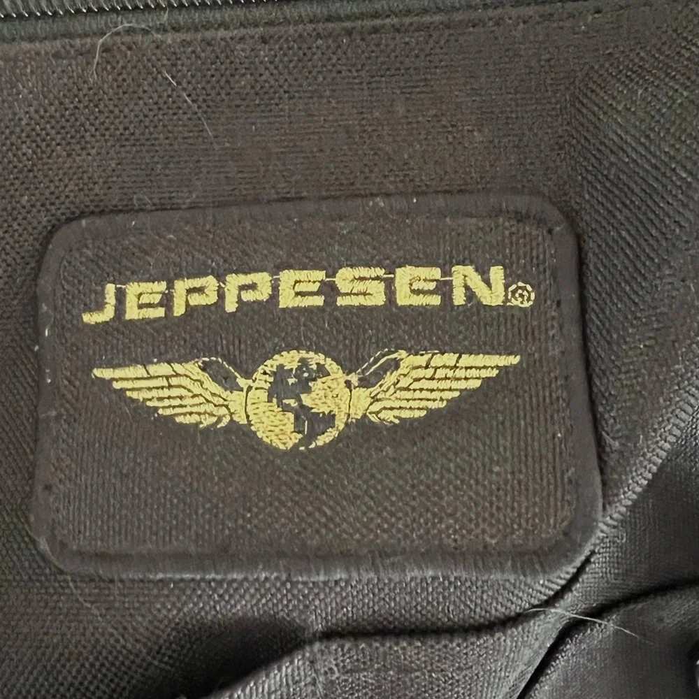 Jeppesen flight bag Perfect for pilots in training or professionals.